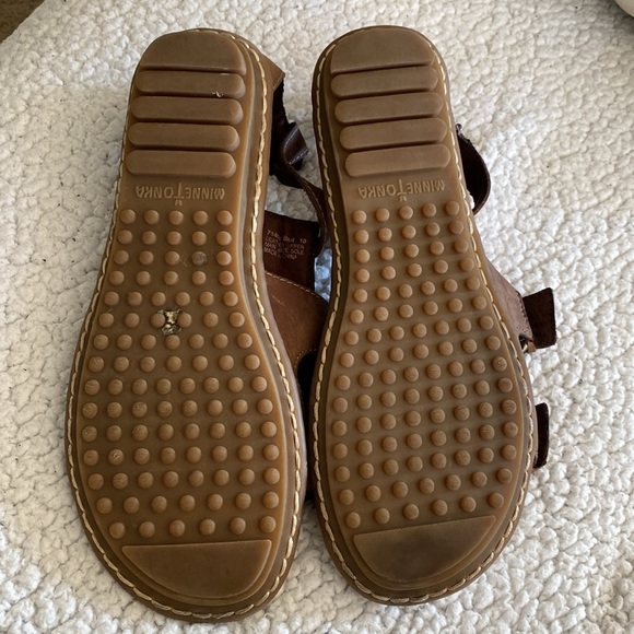Minnetonka Sandles - Picture 2 of 3